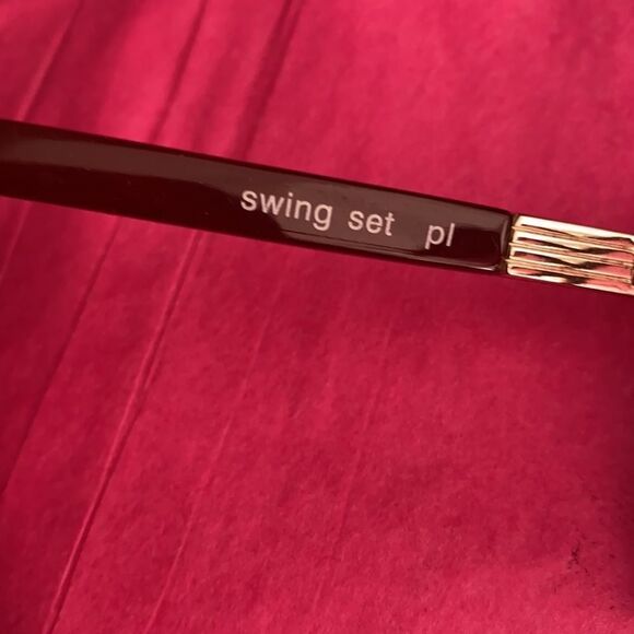 Blinde sunglasses. Large frames. Maroon and gold. - Picture 5 of 6